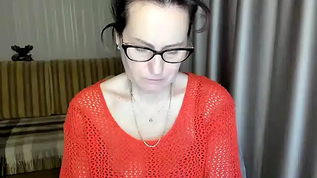 lauraoven online show from March 5, 2025, 5:50 pm