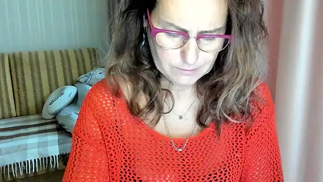 lauraoven online show from October 14, 2025, 8:15 am