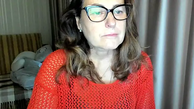 lauraoven online show from November 6, 2025, 7:31 am