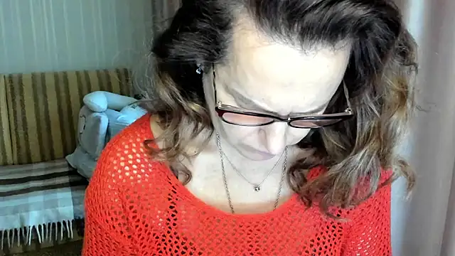 lauraoven online show from November 8, 2025, 10:15 am