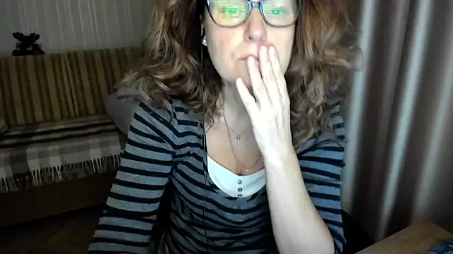 lauraoven online show from November 28, 2025, 11:57 am