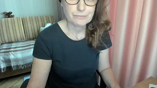 lauraoven online show from March 22, 2026, 2:42 pm