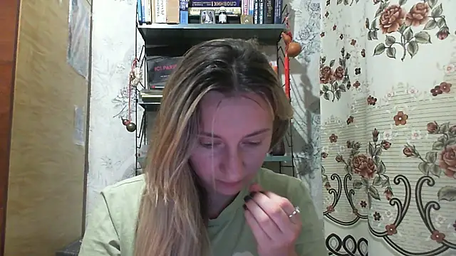 SusanCurt online show from September 9, 2025, 6:51 pm