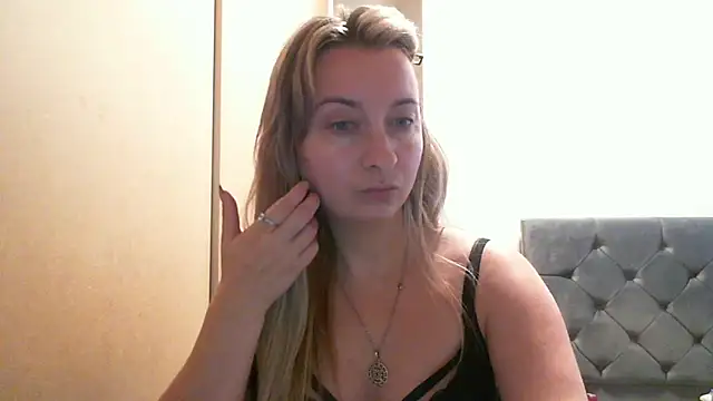 SusanCurt online show from October 21, 2025, 9:10 am