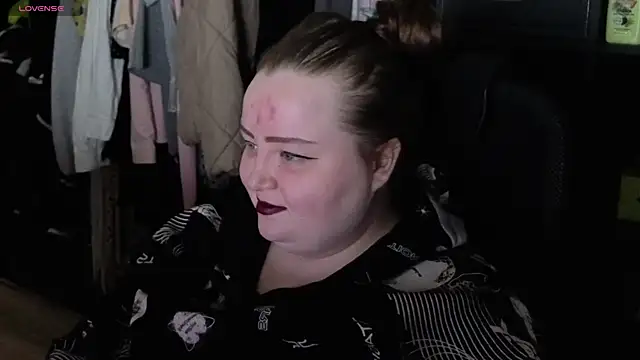 EMMA  CONNOR online show from October 15, 2025, 12:11 am