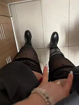 Wet  Bunny online show from March 1, 2025, 9:40 am