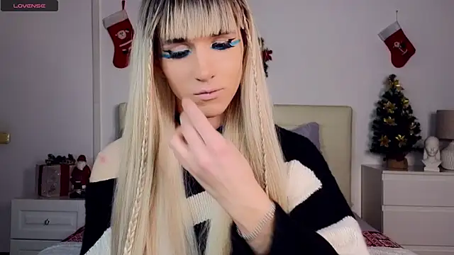 Snapshot of HelenSpellman chatting on January 8, 2025, 4:44 am HelenSpellman online show from January 8, 2025, 4:44 am