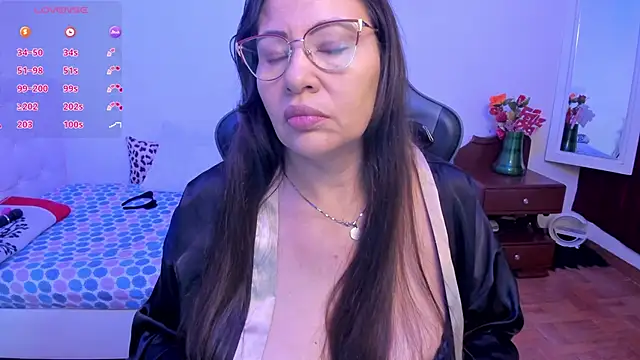 esmeralda milf online show from October 12, 2025, 8:08 pm