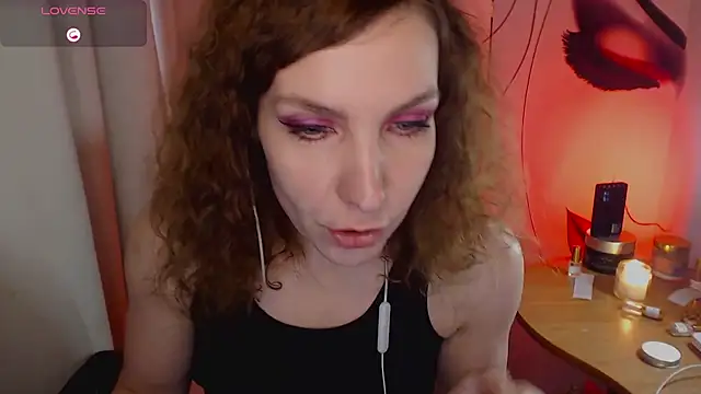 JohansonKatie online show from February 9, 2025, 12:52 pm