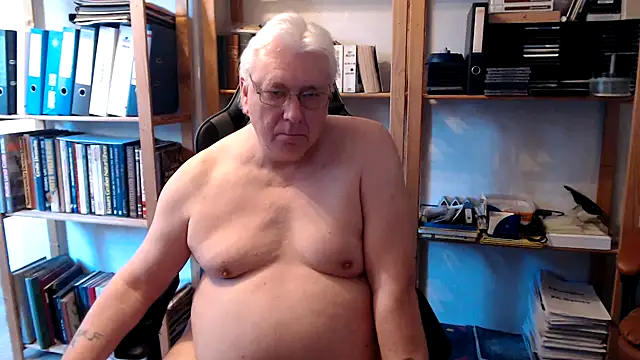 Snapshot of SchwanzhureXXL chatting on April 1, 2026, 8:59 am SchwanzhureXXL online show from April 1, 2026, 8:59 am