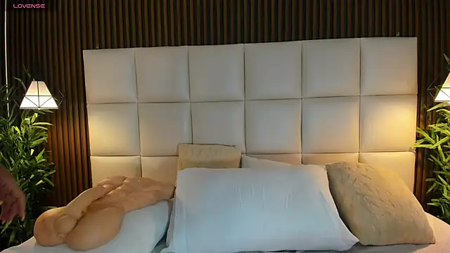 naughty flower18 online show from November 13, 2025, 10:30 pm