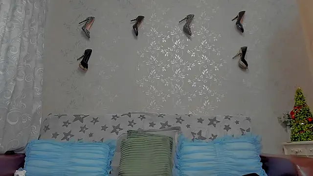 emilianna666 online show from December 21, 2024, 11:55 am