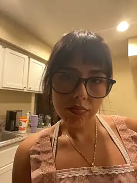 Snapshot of Evie-Luna chatting on October 22, 2025, 2:45 am Evie-Luna online show from October 22, 2025, 2:45 am