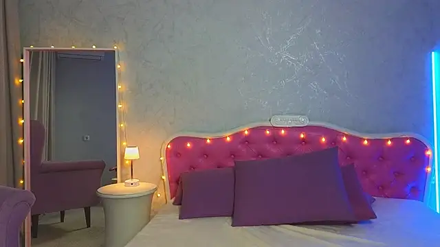 Snapshot of Ariana_Petite chatting on December 11, 2024, 12:23 am Ariana Petite online show from December 11, 2024, 12:23 am