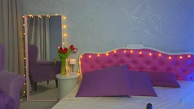 Snapshot of Ariana_Petite chatting on March 9, 2025, 11:56 pm Ariana Petite online show from March 9, 2025, 11:56 pm
