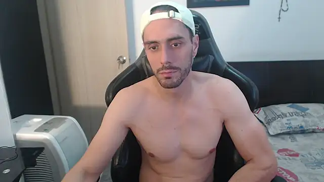 samuelgarcia  online show from March 18, 2025, 8:36 am