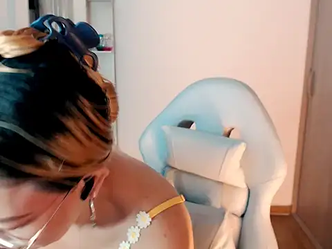 BOREAL MOON online show from November 18, 2025, 3:38 pm