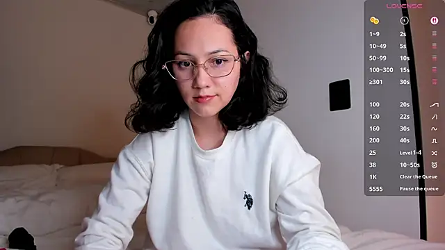 Anyi 1 online show from April 13, 2026, 3:01 am
