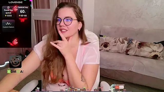 KellyKleine online show from November 4, 2025, 9:41 am