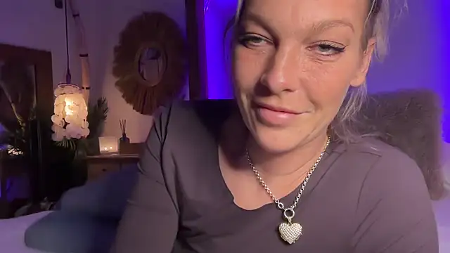 cyberchickie maria online show from February 27, 2025, 9:14 pm