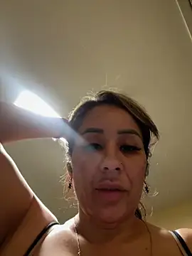 Aw ThROAt9 online show from May 25, 2026, 5:24 am