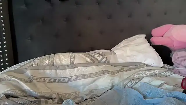 Cum2Charm online show from April 14, 2026, 11:55 pm