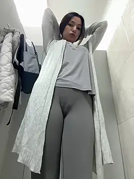 Snapshot of _MiaQueen_ chatting on March 3, 2025, 11:35 pm  MiaQueen  online show from March 3, 2025, 11:35 pm