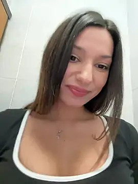 Snapshot of _MiaQueen_ chatting on March 15, 2025, 12:15 am  MiaQueen  online show from March 15, 2025, 12:15 am