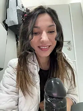 Snapshot of _MiaQueen_ chatting on March 17, 2025, 11:32 pm  MiaQueen  online show from March 17, 2025, 11:32 pm