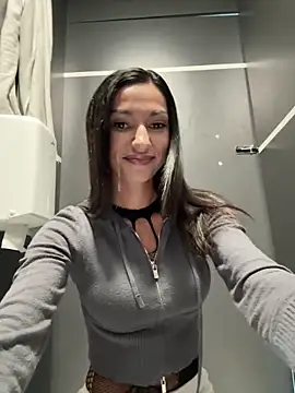 Snapshot of _MiaQueen_ chatting on September 25, 2025, 11:30 pm  MiaQueen  online show from September 25, 2025, 11:30 pm