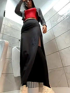 Snapshot of _MiaQueen_ chatting on October 12, 2025, 4:06 pm  MiaQueen  online show from October 12, 2025, 4:06 pm