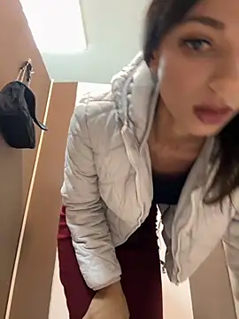 Snapshot of _MiaQueen_ chatting on October 31, 2025, 9:49 pm  MiaQueen  online show from October 31, 2025, 9:49 pm