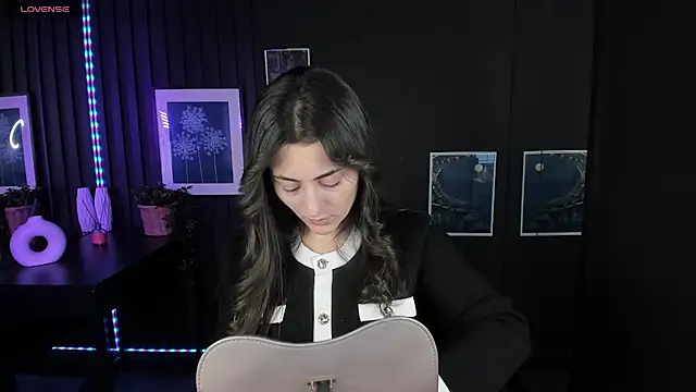 KylieMellow online show from February 5, 2025, 5:20 am