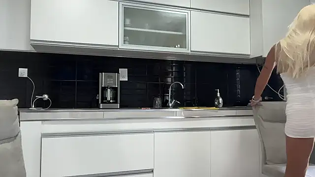 Reyna63 online show from April 11, 2026, 6:56 pm