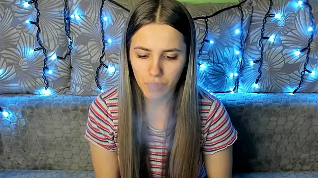 MaggieCake online show from December 24, 2024, 12:44 am