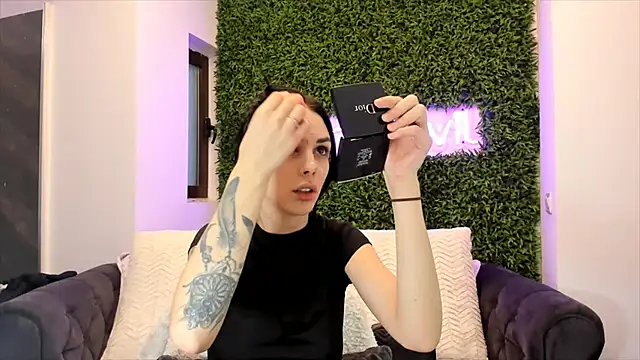 Snapshot of realhotfallingdevil chatting on February 14, 2025, 5:51 am realhotfallingdevil online show from February 14, 2025, 5:51 am