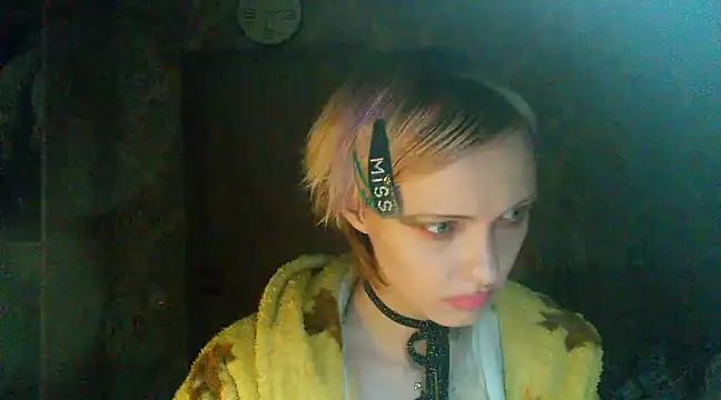 Snapshot of WildMissNiks chatting on December 17, 2024, 12:33 pm WildMissNiks online show from December 17, 2024, 12:33 pm