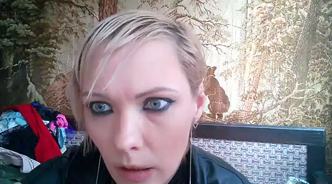 Snapshot of WildMissNiks chatting on March 2, 2025, 10:35 am WildMissNiks online show from March 2, 2025, 10:35 am