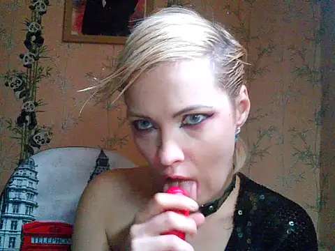 Snapshot of WildMissNiks chatting on October 3, 2025, 8:22 am WildMissNiks online show from October 3, 2025, 8:22 am