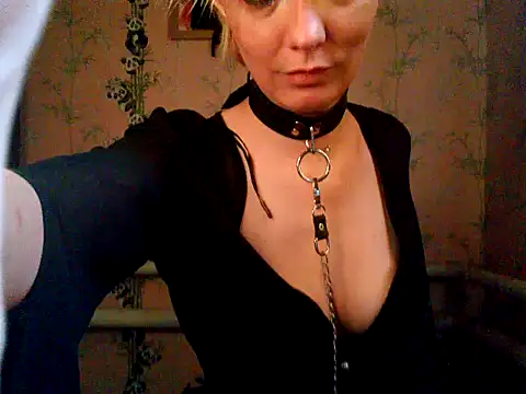 Snapshot of WildMissNiks chatting on October 28, 2025, 9:13 am WildMissNiks online show from October 28, 2025, 9:13 am