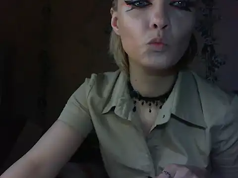 Snapshot of WildMissNiks chatting on May 13, 2026, 6:11 am WildMissNiks online show from May 13, 2026, 6:11 am
