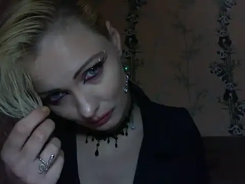 Snapshot of WildMissNiks chatting on May 27, 2026, 8:22 am WildMissNiks online show from May 27, 2026, 8:22 am