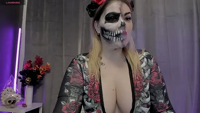 Raven Luna online show from October 31, 2025, 6:25 am