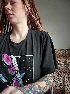 LucidLucy online show from February 9, 2026, 3:38 pm