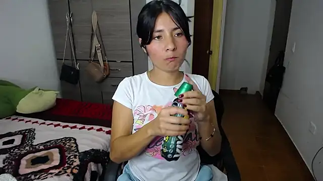 Snapshot of emily_honter chatting on February 18, 2025, 3:21 am emily honter online show from February 18, 2025, 3:21 am