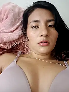 Snapshot of emily_honter chatting on February 21, 2025, 6:37 pm emily honter online show from February 21, 2025, 6:37 pm