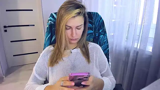 AlexiaDarren online show from December 4, 2025, 7:06 am