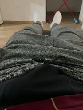 Snapshot of Io1994 chatting on December 20, 2025, 12:29 am Io1994 online show from December 20, 2025, 12:29 am