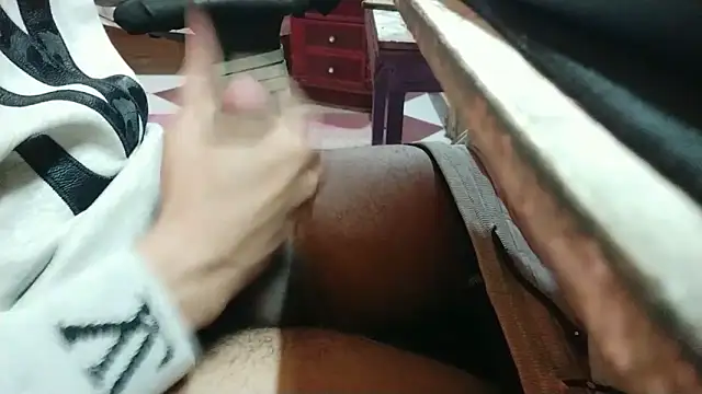 Snapshot of growing20yo chatting on February 2, 2025, 10:49 pm growing20yo online show from February 2, 2025, 10:49 pm