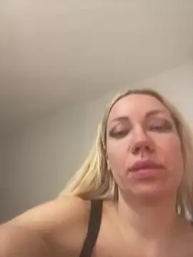 Snapshot of SofiaJoy chatting on May 29, 2026, 11:30 am SofiaJoy online show from May 29, 2026, 11:30 am